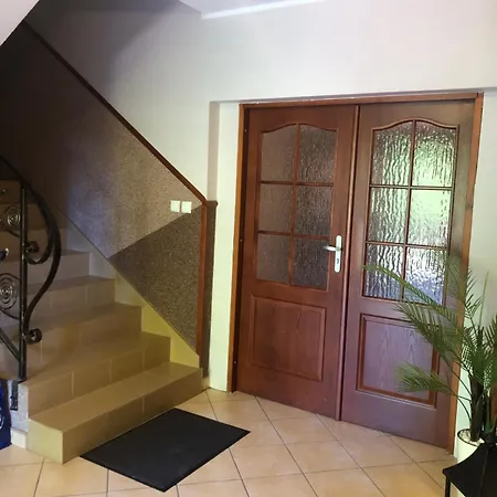 Klaudia ゲストハウス オストロボ