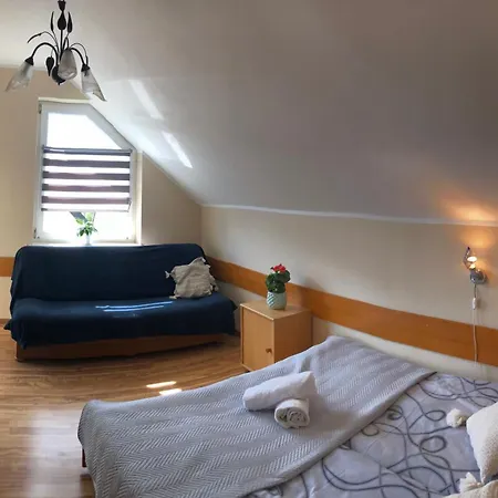 Klaudia オストロボ