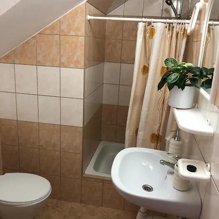 Klaudia オストロボ