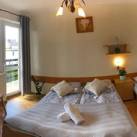 Klaudia ゲストハウス オストロボ